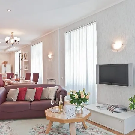 Apartament 33 *